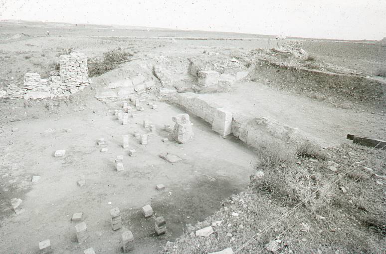 [Detall d'una zona de les termes, en primer terme cambra amb un hipocaust a Clunia]