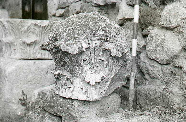 [Capitell d'estil corinti molt esquematitzat de Clunia]