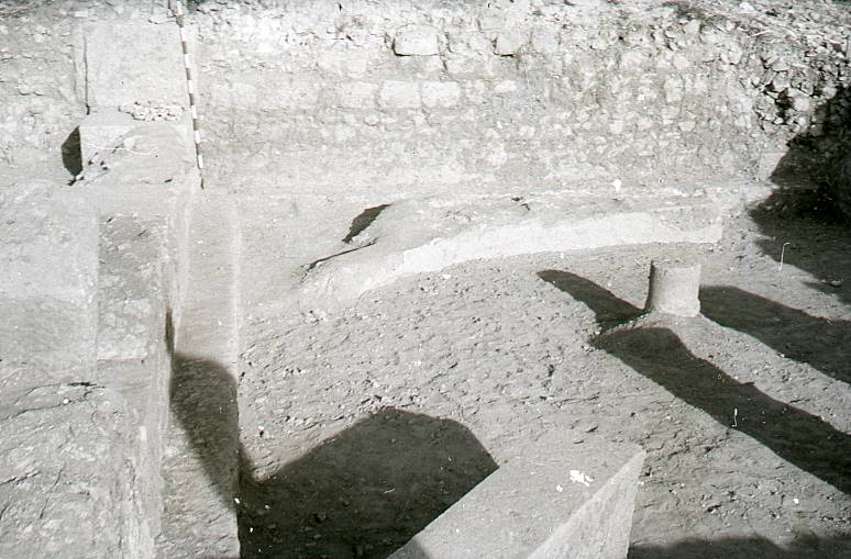 [Angle semicircular excavat, Clunia]