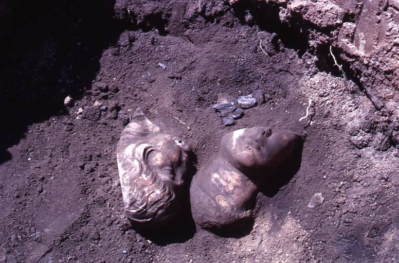 [Troballa de restes escultòriques de marbre al jaciment de Clunia]