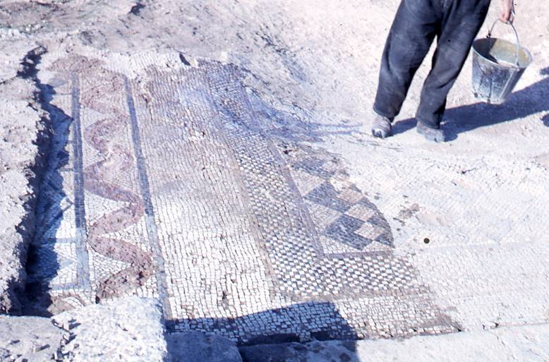 [Neteja i consolidació de les restes de mosaic pavimental de la casa I de Clunia, Burgos]