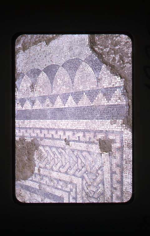 [Detall d'una cantonada d'un mosaic polícrom, Clunia]