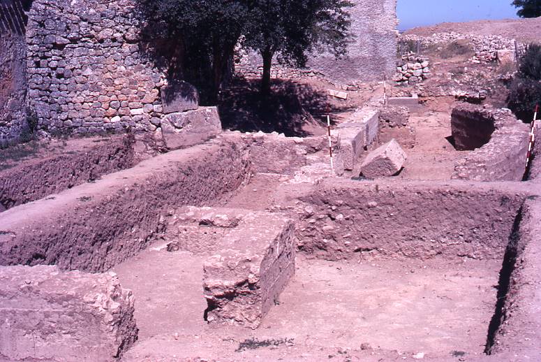 [Vista de les estructures excavades de la zona de l'ermita de Clunia]