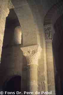 [Columna i arrencament d'arc de San Pedro de Fromista]