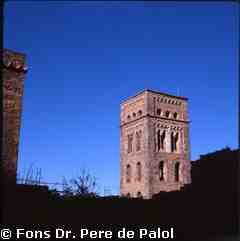 [Detall del campanar romànic de Sant Pere de Rodes, Alt Empordà]