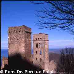 [Detall de les torres romàniques de Sant Pere de Rodes, Alt Empordà]