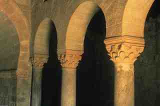 [Detall de les columnes de la nau central de l'església de San Juan de Baños]