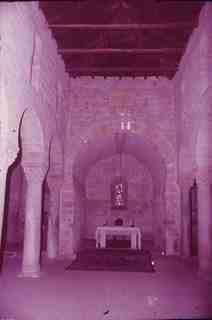 [Perspectiva des dels peus de l'interior de l'església de San Juan de Baños]