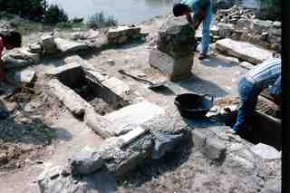 [Vista general de les excavacions de la zona del baptisteri de la basílica d'El Bovalar]