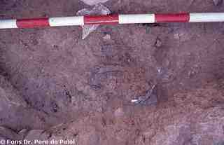 [Detall de la localització de restes materials durant l'excavació del jaciment d'El Bovalar]