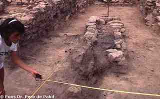 [Vista del celler de la zona oest del poblat d'El Bovalar durant l'excavació]