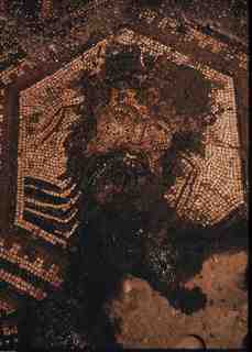 [Detall del personatge central, possiblement Oceà, d'un dels mosaics localitzats a Balazote, Albacete]