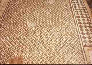 [Detall del mosaic geomètric trobat a la cambra XXI de la vil·la de Balazote, Albacete]