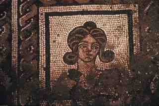 [Detall de la representació d'un personatge femení en un mosaic de Baños de Valdearados, Burgos]