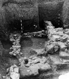 Excavacions de Mave (Palència). Restes del poblat tardorromà del segle III damunt d'un d'anterior