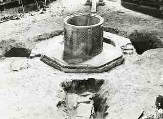 Baptisteri de Novara. Piscina baptismal