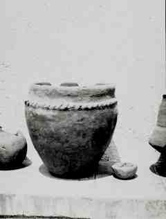 [Detall d'una urna funerària]