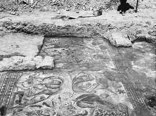 [Mosaic de cacera o circ de la vil·la romana de La Olmeda, Palència, encara excavant-se]