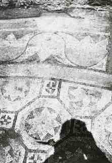 [Detall d'un paviment de mosaic geomètric de La Olmeda]