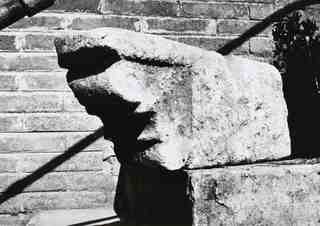 [Fragment de decoració lítica de La Olmeda]