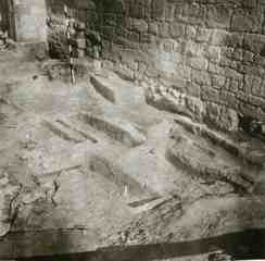 [Vista general de l'excavació de la necròpoli d'un lateral de San Juan de Baños]