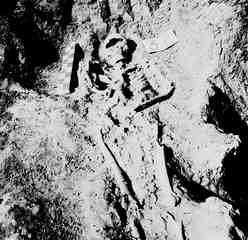 [Excavació de la tomba 32 de la necròpoli de San Juan de Baños]