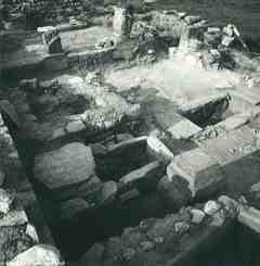 [Vista general de l'excavació de l'àmbit baptismal de la basílica d'El Bovalar]