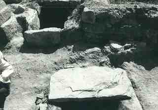 [Detall de l'excavació de l'àmbit baptismal de la basílica d'El Bovalar]