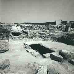 [Vista general de l'àmbit baptismal de la basílica d'El Bovalar, amb sepultura nº 1 en primer terme]