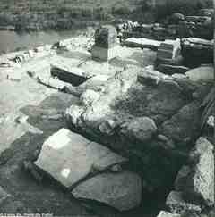 [Vista general de l'àmbit baptismal de la basílica d'El Bovalar, amb sepultura nº 4 en primer terme]