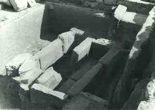 [Sepultures 34 i 35 de la nau sud a l'alçada del cor de la basílica d'El Bovalar]