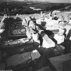 [Vista general de les dues primeres faixes d'excavació de l'interior de la basílica d'El Bovalar, als peus de l'edifici]