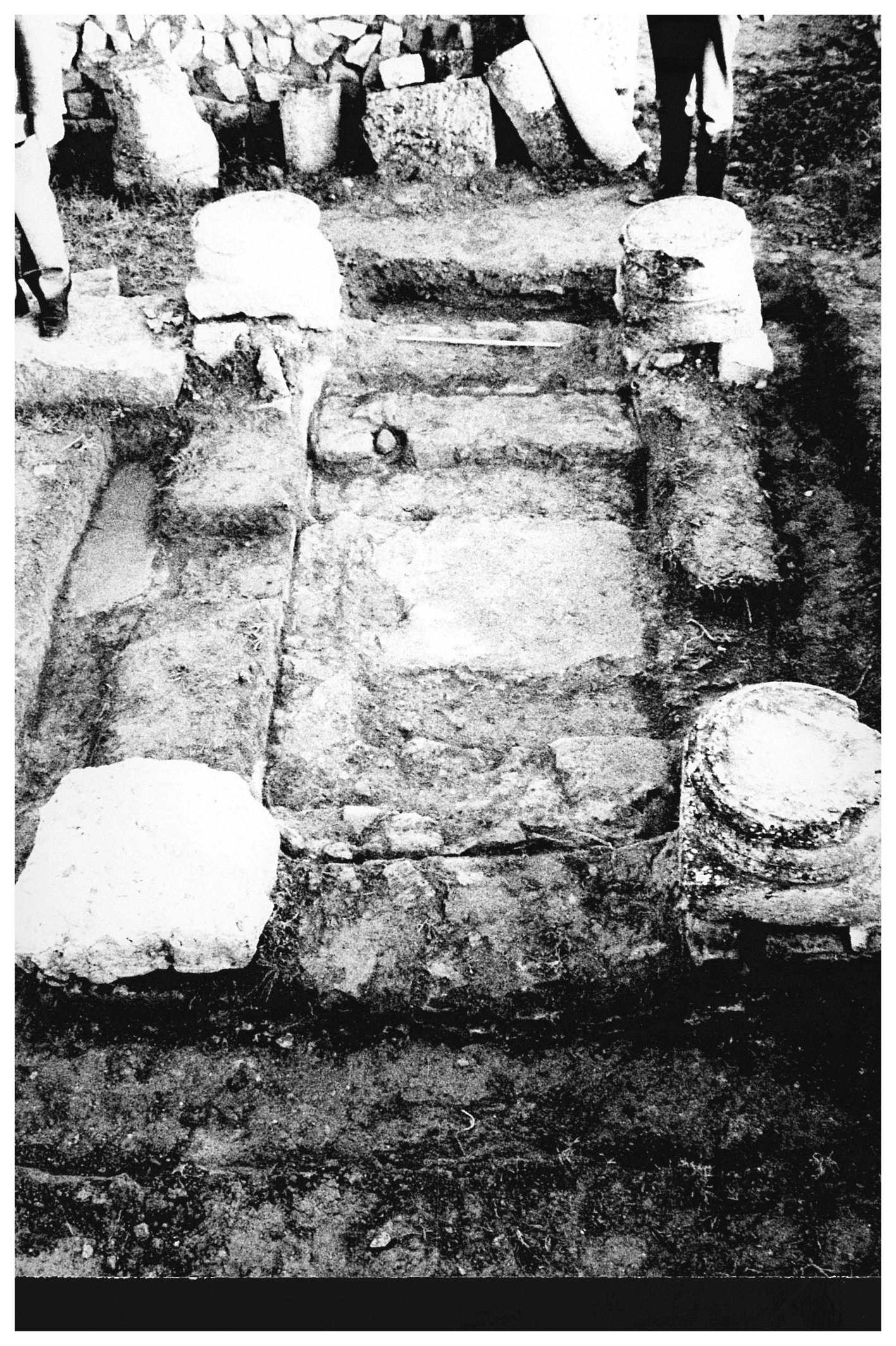 [Detall de les restes del baptisteri als peus de la basílica de Vil·la Fortunatus]