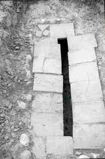 [Tomba de caixa de lloses núm. 256 de la Necròpoli de Saldaña]