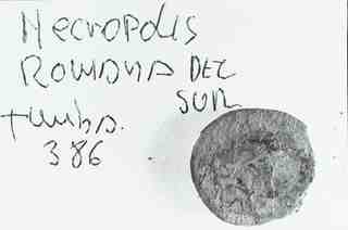 [Moneda molt malmesa provinent de la sepultura 386 de la necròpoli Sur de Saldaña, anvers]