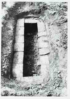 [Excavació d'una de les sepultures de la necròpoli de Saldaña]