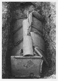 [Excavació d'una de les sepultures de la necròpoli de Saldaña]