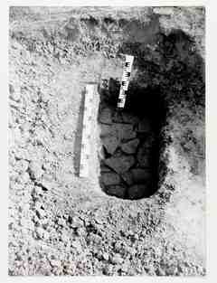 [Detall de l'excavació de la sepultura 329 de la necròpoli de Saldaña, Palència]
