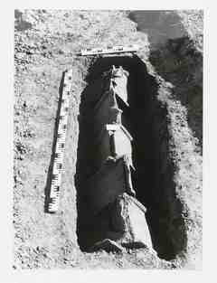 [Detall de l'excavació de la sepultura 335 de la necròpoli de Saldaña, Palència]