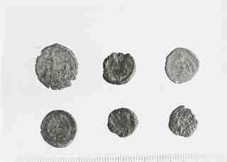 [Lot de sis monedes procedents de les excavacions a la necròpoli de Saldaña, Palència, revers]