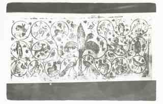 [Detall del mosaic sense identificar d'una palmera envoltada de roleus amb persones i animals]